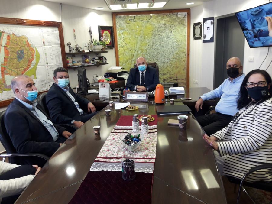 افتحوا جهاز التعليم بشكل كامل بعد انتهاء عطلة عيد الفصح.